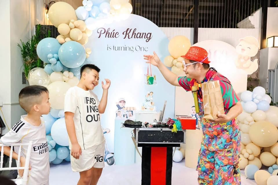 Chú hề vặn bóng ở phúc thọ 0911691080