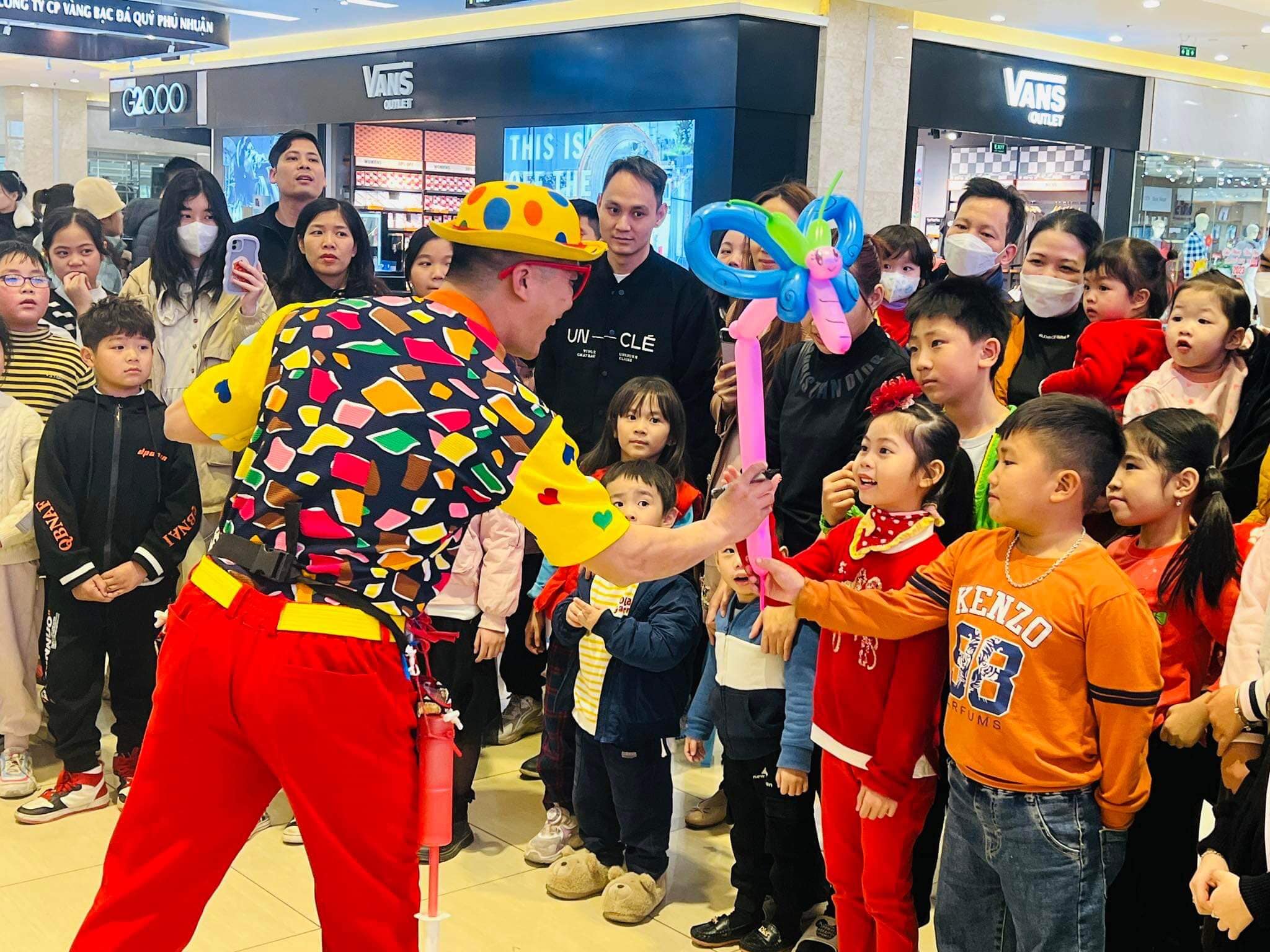 Chú hề vặn bóng tại Hà Nội - Chú Hề Event