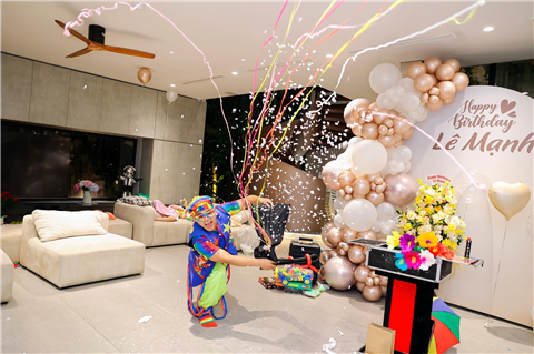 Ảnh Chú hề vặn bóng ở Gia Lâm 0911691080