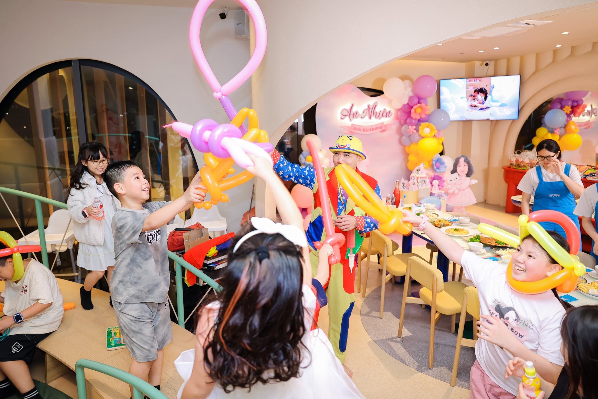 Thuê Chú Hề MC Hoạt Náo Tại Cầu Giấy | Chú Hề Event